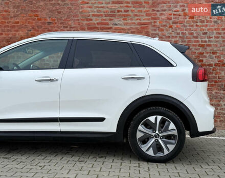 Білий Кіа Niro, об'ємом двигуна 0 л та пробігом 118 тис. км за 20500 $, фото 21 на Automoto.ua