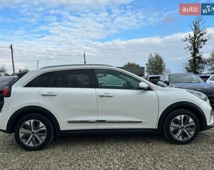 Белый Киа Niro, объемом двигателя 0 л и пробегом 62 тыс. км за 23500 $, фото 25 на Automoto.ua