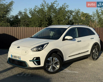 Білий Кіа Niro, об'ємом двигуна 0 л та пробігом 121 тис. км за 18950 $, фото 2 на Automoto.ua