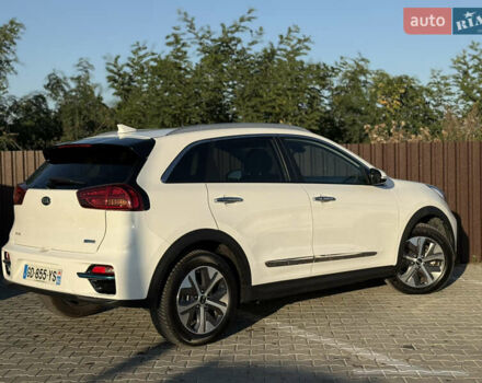 Білий Кіа Niro, об'ємом двигуна 0 л та пробігом 121 тис. км за 18950 $, фото 12 на Automoto.ua
