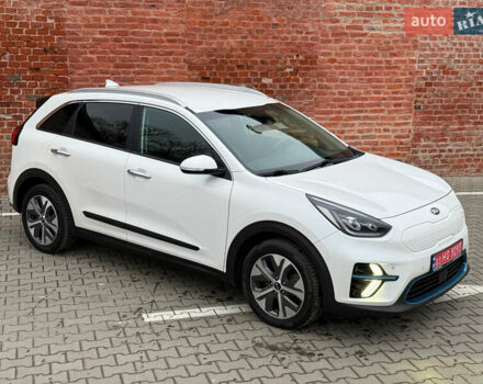 Білий Кіа Niro, об'ємом двигуна 0 л та пробігом 118 тис. км за 20500 $, фото 7 на Automoto.ua