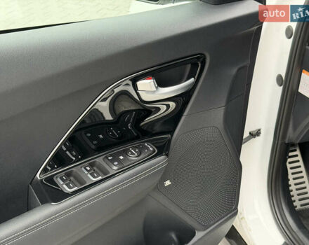 Белый Киа Niro, объемом двигателя 0 л и пробегом 39 тыс. км за 23400 $, фото 12 на Automoto.ua