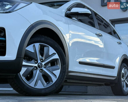Белый Киа Niro, объемом двигателя 0 л и пробегом 80 тыс. км за 17800 $, фото 13 на Automoto.ua