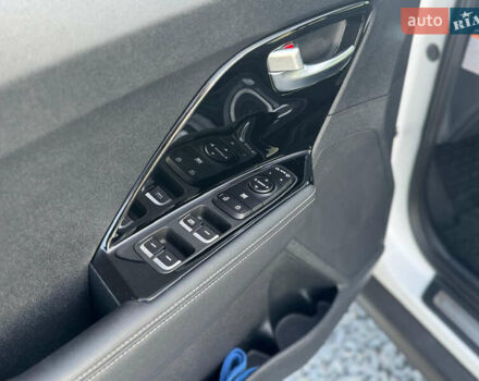 Белый Киа Niro, объемом двигателя 0 л и пробегом 105 тыс. км за 20802 $, фото 18 на Automoto.ua