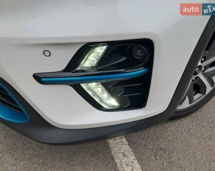 Белый Киа Niro, объемом двигателя 0 л и пробегом 90 тыс. км за 20850 $, фото 3 на Automoto.ua