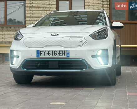 Белый Киа Niro, объемом двигателя 0 л и пробегом 122 тыс. км за 17999 $, фото 2 на Automoto.ua