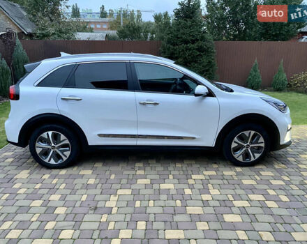 Белый Киа Niro, объемом двигателя 0 л и пробегом 97 тыс. км за 19995 $, фото 4 на Automoto.ua