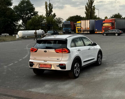 Білий Кіа Niro, об'ємом двигуна 0 л та пробігом 117 тис. км за 17000 $, фото 13 на Automoto.ua