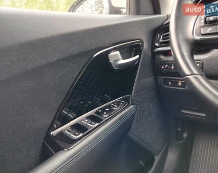 Білий Кіа Niro, об'ємом двигуна 0 л та пробігом 75 тис. км за 19700 $, фото 9 на Automoto.ua
