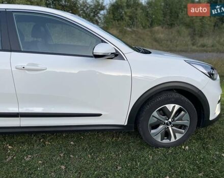 Белый Киа Niro, объемом двигателя 0 л и пробегом 95 тыс. км за 16500 $, фото 17 на Automoto.ua