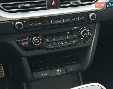 Белый Киа Niro, объемом двигателя 0 л и пробегом 39 тыс. км за 23400 $, фото 41 на Automoto.ua