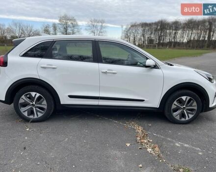 Белый Киа Niro, объемом двигателя 0 л и пробегом 96 тыс. км за 16800 $, фото 10 на Automoto.ua