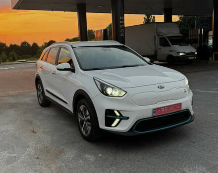 Білий Кіа Niro, об'ємом двигуна 0 л та пробігом 117 тис. км за 17000 $, фото 8 на Automoto.ua