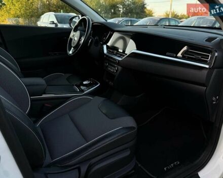 Білий Кіа Niro, об'ємом двигуна 0 л та пробігом 59 тис. км за 23800 $, фото 70 на Automoto.ua