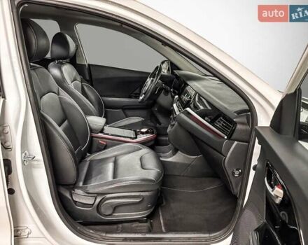 Белый Киа Niro, объемом двигателя 0 л и пробегом 129 тыс. км за 20032 $, фото 26 на Automoto.ua