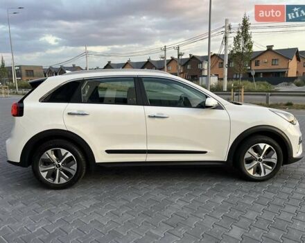 Белый Киа Niro, объемом двигателя 0 л и пробегом 179 тыс. км за 17800 $, фото 1 на Automoto.ua