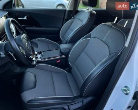 Белый Киа Niro, объемом двигателя 0 л и пробегом 112 тыс. км за 18800 $, фото 12 на Automoto.ua