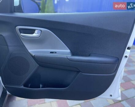 Белый Киа Niro, объемом двигателя 0 л и пробегом 95 тыс. км за 16500 $, фото 59 на Automoto.ua