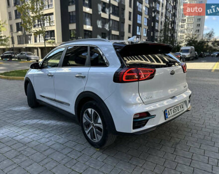 Білий Кіа Niro, об'ємом двигуна 0 л та пробігом 155 тис. км за 18300 $, фото 6 на Automoto.ua