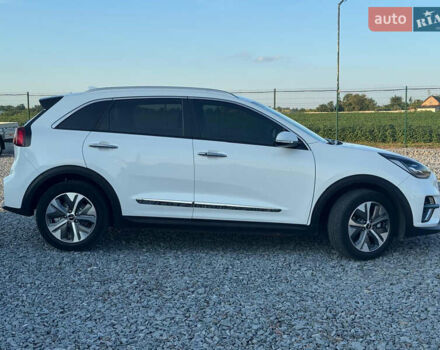 Белый Киа Niro, объемом двигателя 0 л и пробегом 105 тыс. км за 20802 $, фото 5 на Automoto.ua