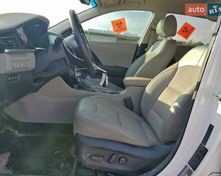 Белый Киа Niro, объемом двигателя 1.6 л и пробегом 58 тыс. км за 4500 $, фото 6 на Automoto.ua