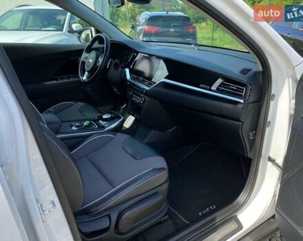 Білий Кіа Niro, об'ємом двигуна 0 л та пробігом 77 тис. км за 21900 $, фото 68 на Automoto.ua
