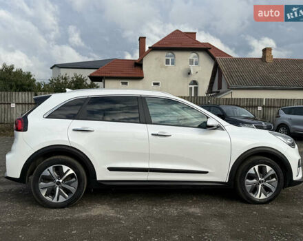 Білий Кіа Niro, об'ємом двигуна 0 л та пробігом 82 тис. км за 23266 $, фото 8 на Automoto.ua