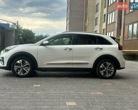 Белый Киа Niro, объемом двигателя 0 л и пробегом 122 тыс. км за 17999 $, фото 7 на Automoto.ua