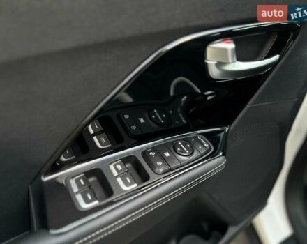 Білий Кіа Niro, об'ємом двигуна 0 л та пробігом 114 тис. км за 18300 $, фото 15 на Automoto.ua