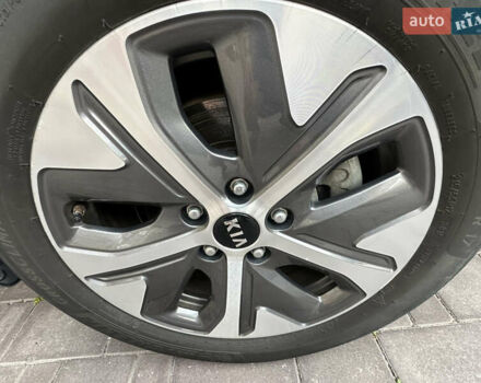 Белый Киа Niro, объемом двигателя 0 л и пробегом 122 тыс. км за 17999 $, фото 46 на Automoto.ua