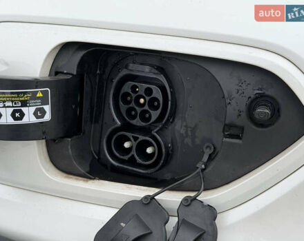 Белый Киа Niro, объемом двигателя 0 л и пробегом 39 тыс. км за 23400 $, фото 9 на Automoto.ua