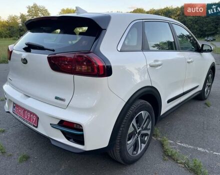 Білий Кіа Niro, об'ємом двигуна 0 л та пробігом 94 тис. км за 16550 $, фото 7 на Automoto.ua