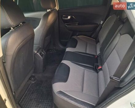 Белый Киа Niro, объемом двигателя 0 л и пробегом 78 тыс. км за 20400 $, фото 10 на Automoto.ua