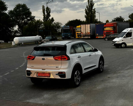 Білий Кіа Niro, об'ємом двигуна 0 л та пробігом 117 тис. км за 17000 $, фото 10 на Automoto.ua