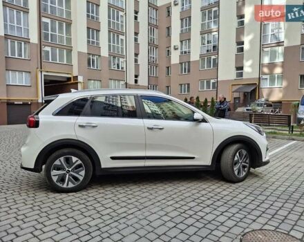 Белый Киа Niro, объемом двигателя 0 л и пробегом 130 тыс. км за 19300 $, фото 4 на Automoto.ua