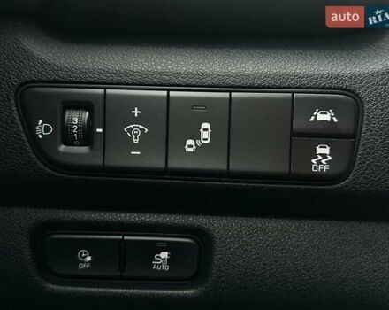 Белый Киа Niro, объемом двигателя 0 л и пробегом 56 тыс. км за 23400 $, фото 4 на Automoto.ua