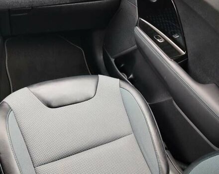 Білий Кіа Niro, об'ємом двигуна 0 л та пробігом 75 тис. км за 19700 $, фото 4 на Automoto.ua