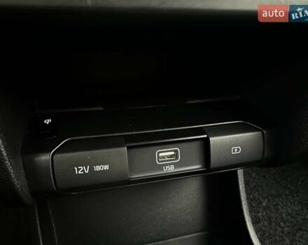 Білий Кіа Niro, об'ємом двигуна 0 л та пробігом 62 тис. км за 24500 $, фото 11 на Automoto.ua