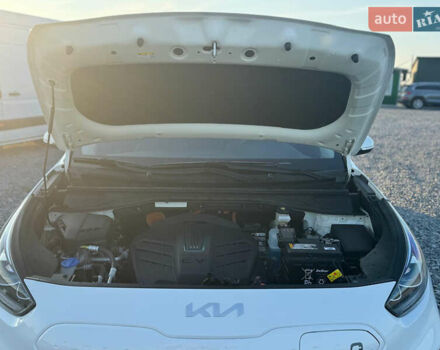 Белый Киа Niro, объемом двигателя 0 л и пробегом 112 тыс. км за 19800 $, фото 22 на Automoto.ua
