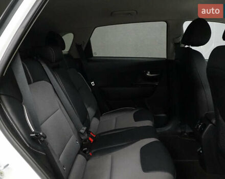 Киа Niro 2021 в Киеве на Automoto.ua Белый Киа Niro, объемом двигателя 0 л и пробегом 52 тыс. км за 18200 $, фото 11 на Automoto.ua