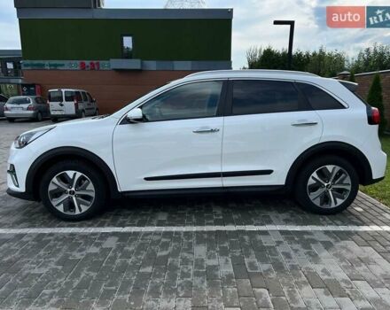 Белый Киа Niro, объемом двигателя 0 л и пробегом 112 тыс. км за 18800 $, фото 4 на Automoto.ua