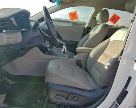 Белый Киа Niro, объемом двигателя 1.6 л и пробегом 65 тыс. км за 3500 $, фото 6 на Automoto.ua