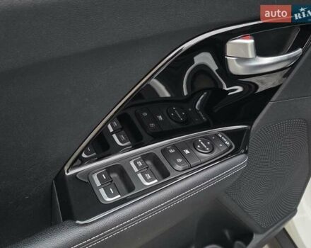 Белый Киа Niro, объемом двигателя 0 л и пробегом 149 тыс. км за 17499 $, фото 21 на Automoto.ua