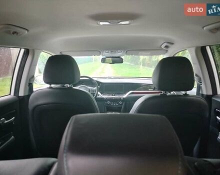 Білий Кіа Niro, об'ємом двигуна 0 л та пробігом 75 тис. км за 19700 $, фото 61 на Automoto.ua