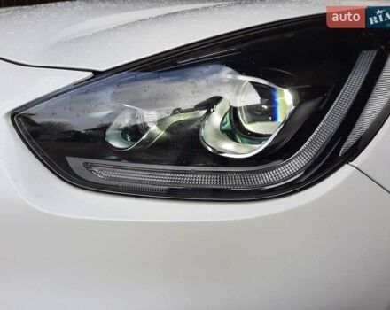 Белый Киа Niro, объемом двигателя 0 л и пробегом 80 тыс. км за 22319 $, фото 3 на Automoto.ua