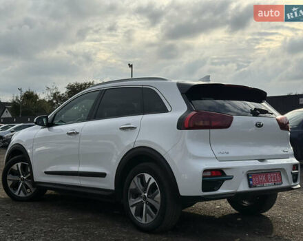 Білий Кіа Niro, об'ємом двигуна 0 л та пробігом 82 тис. км за 23266 $, фото 5 на Automoto.ua