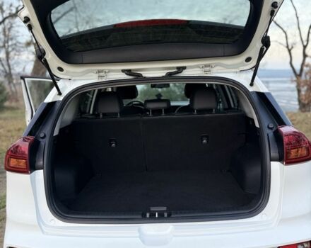 Білий Кіа Niro, об'ємом двигуна 0 л та пробігом 68 тис. км за 21400 $, фото 7 на Automoto.ua