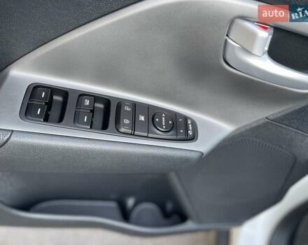 Белый Киа Niro, объемом двигателя 0 л и пробегом 96 тыс. км за 16800 $, фото 34 на Automoto.ua