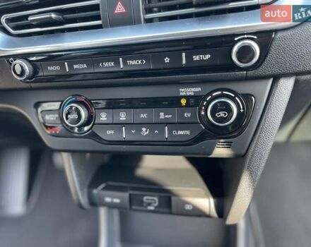 Белый Киа Niro, объемом двигателя 0 л и пробегом 96 тыс. км за 16800 $, фото 54 на Automoto.ua