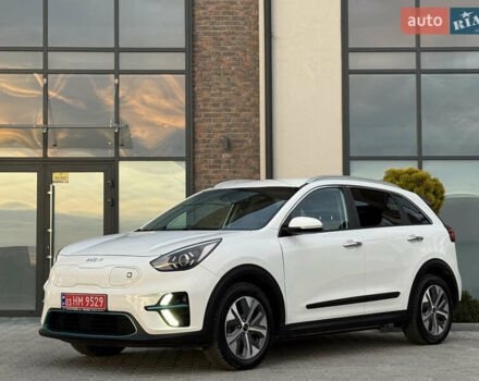 Білий Кіа Niro, об'ємом двигуна 0 л та пробігом 114 тис. км за 17500 $, фото 8 на Automoto.ua